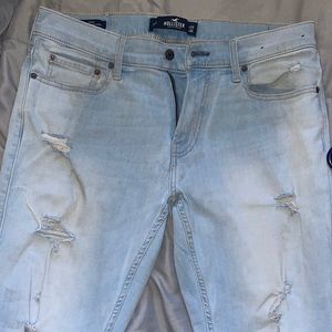 A light pair of Hollister jeans very nice fit